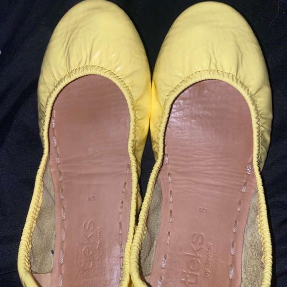 Tieks Shoes - Lemon Tieks Size 5
